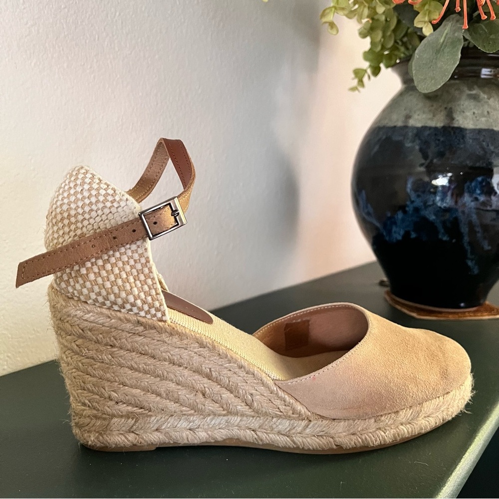 Wedge sandal size 9